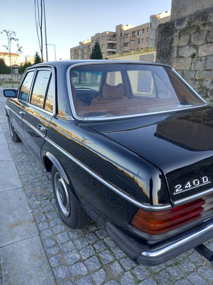 Afbeelding 38/40 van Mercedes-Benz 240 D (1982)