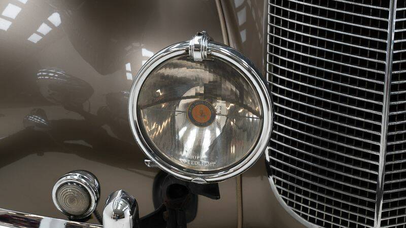 Image 5/15 of Cadillac 60 Special (1937)