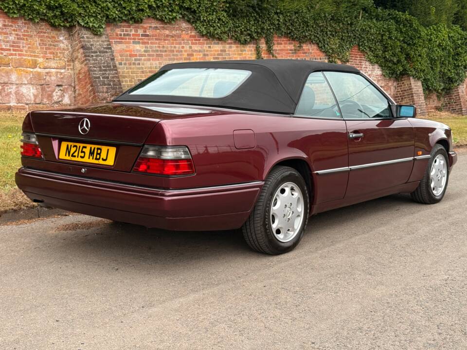 Bild 3/32 von Mercedes-Benz E 220 (1996)