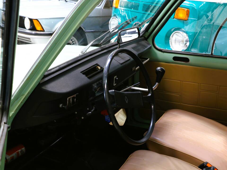 Image 15/33 de Renault R 4 TL (1981)