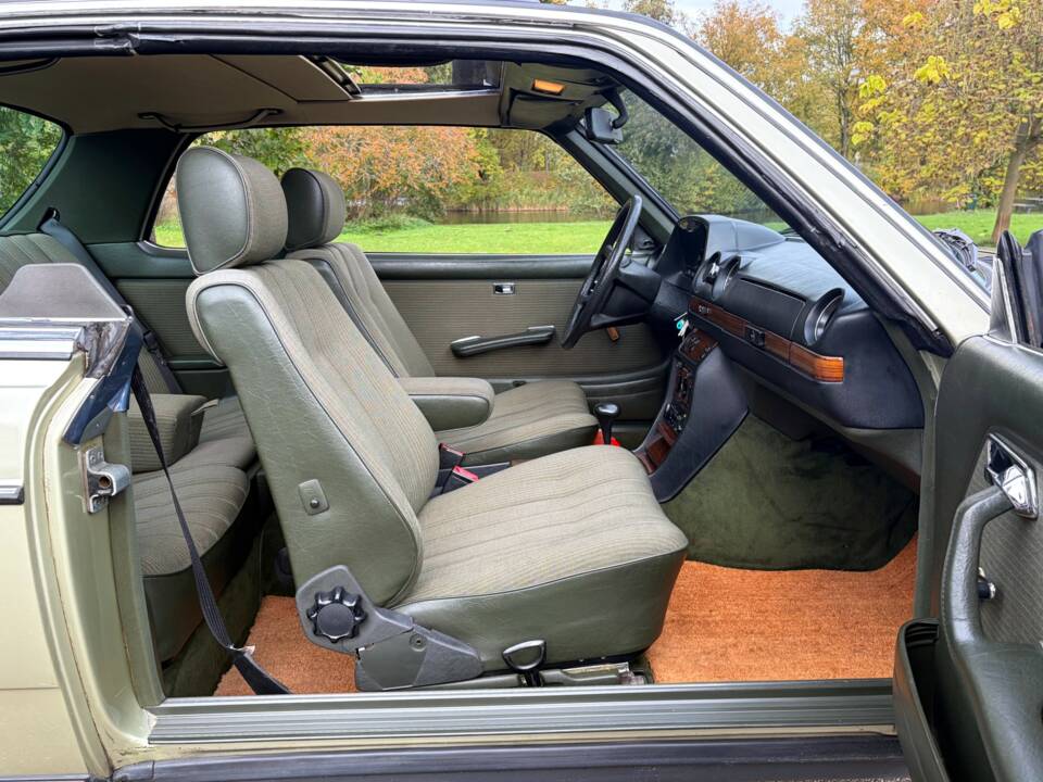 Afbeelding 6/35 van Mercedes-Benz 280 CE (1983)