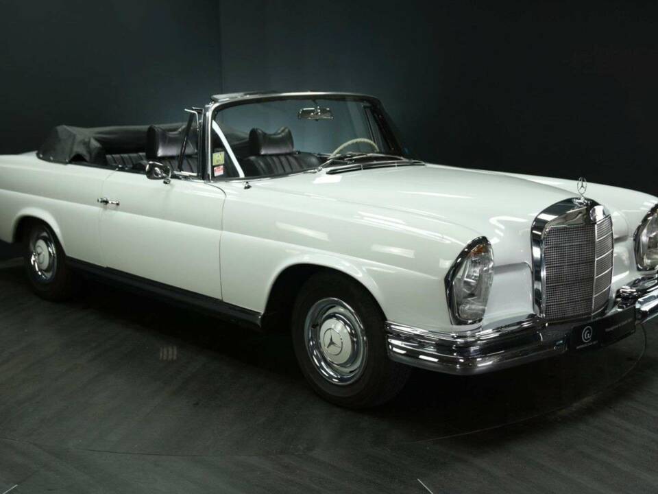 Image 8/30 of Mercedes-Benz 250 SE (1966)