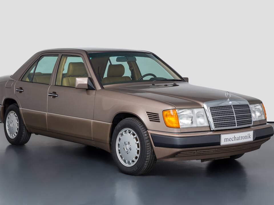 Image 1/7 of Mercedes-Benz 300 D Turbo (1991)