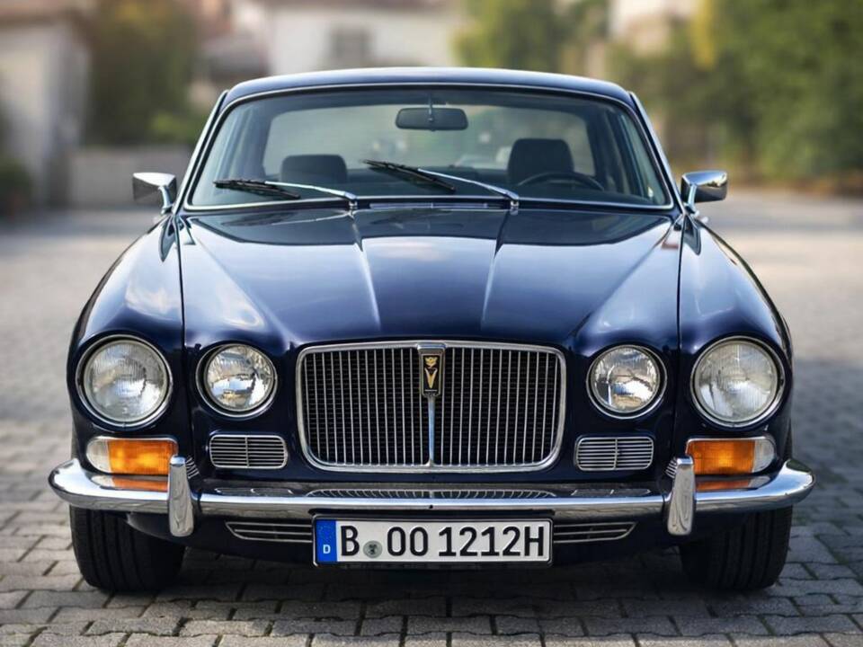 Afbeelding 2/9 van Jaguar XJ 12 (1972)