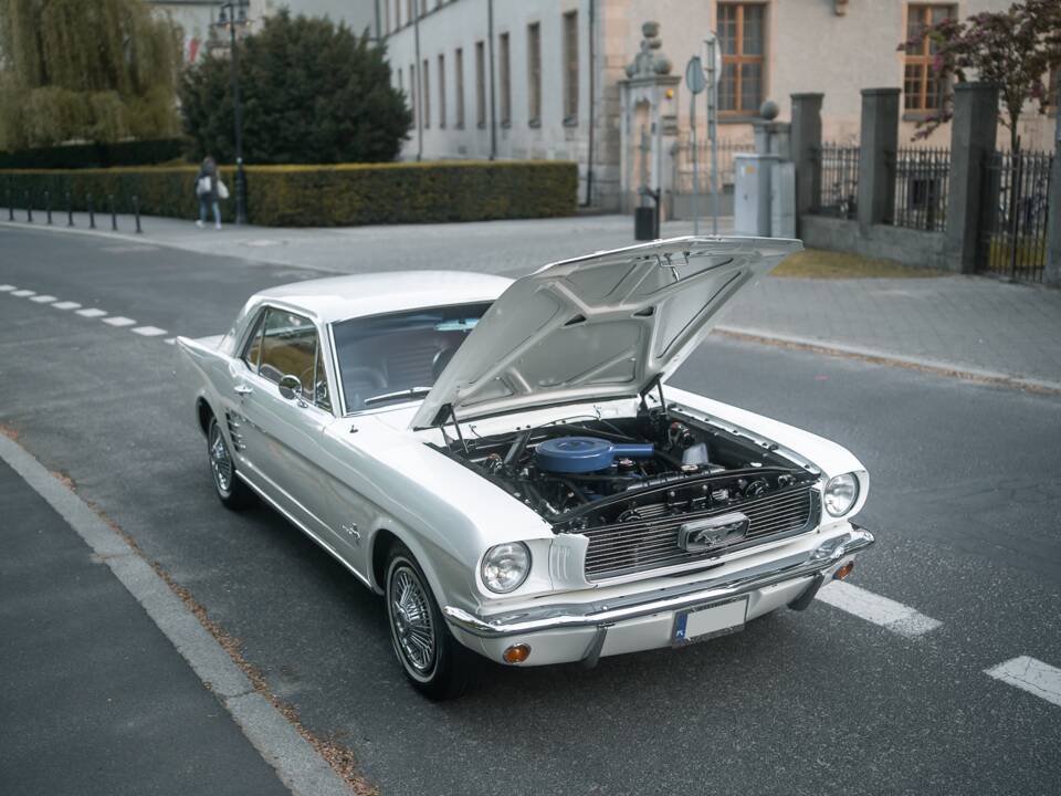 Image 16/53 of Ford Mustang 200 (1966)