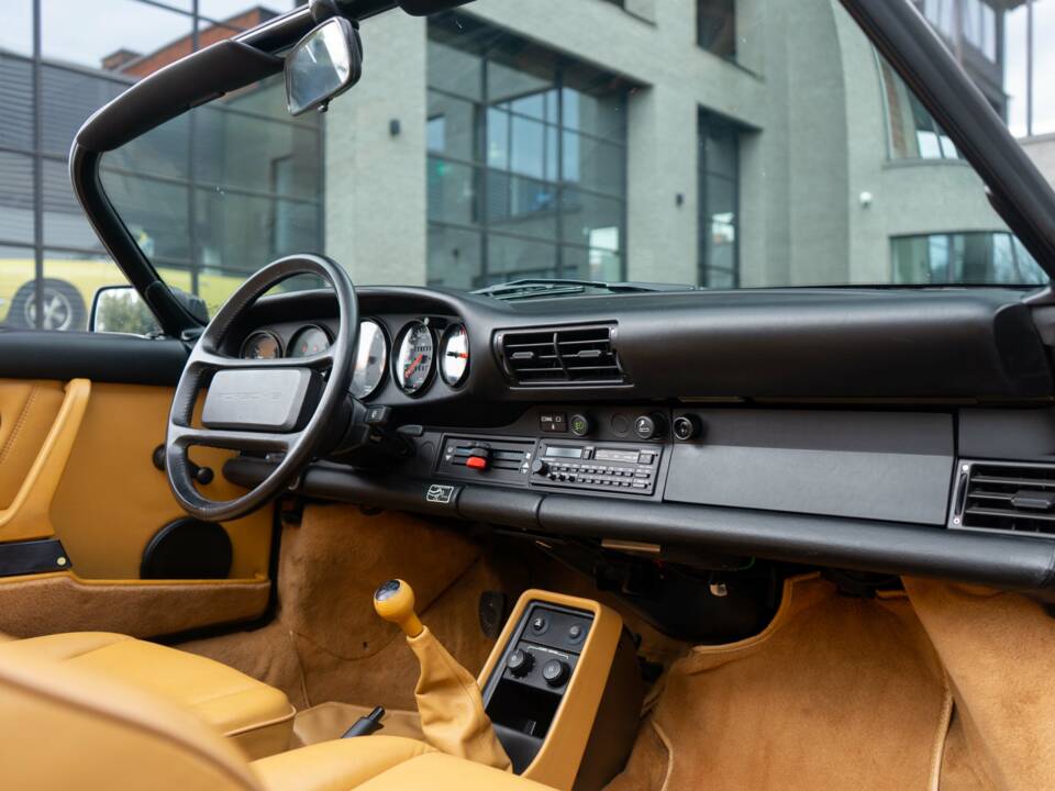 Imagen 3/32 de Porsche 911 Speedster 3.2 (1989)