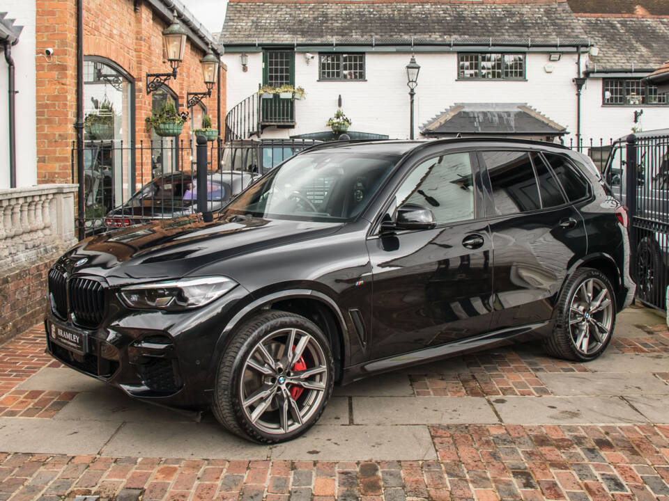 Image 4/23 of BMW X5 M50i xDrive (2022)