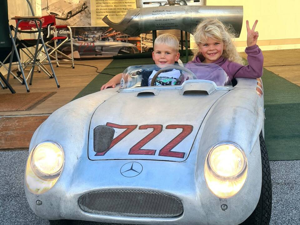 Image 9/20 de Mercedes-Benz 300 SLR Junior (2005)