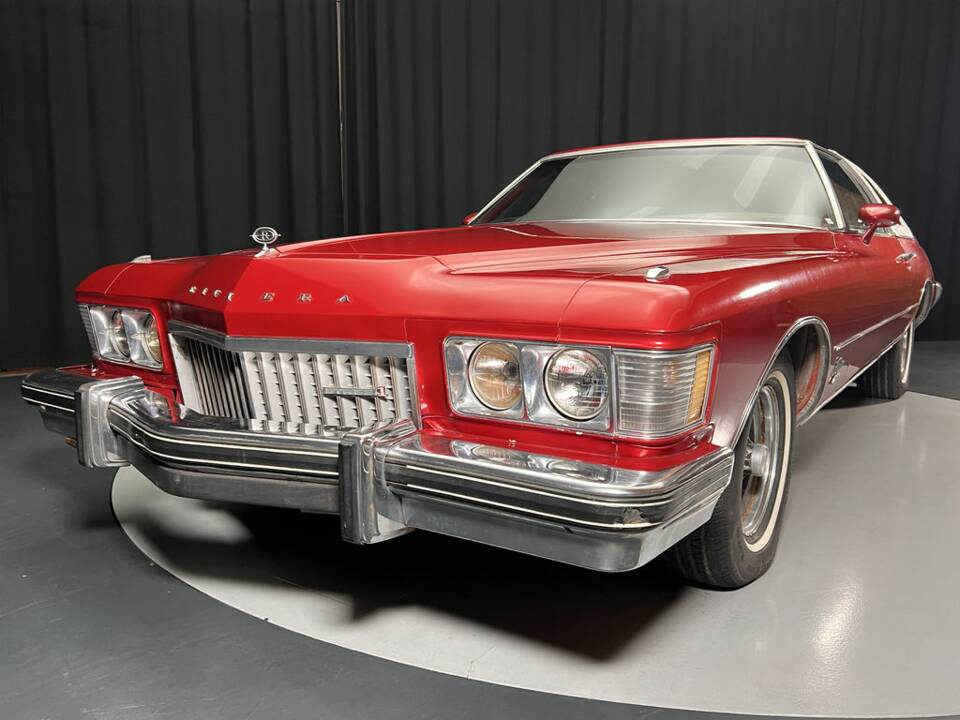 Image 4/8 of Buick Riviera (1974)