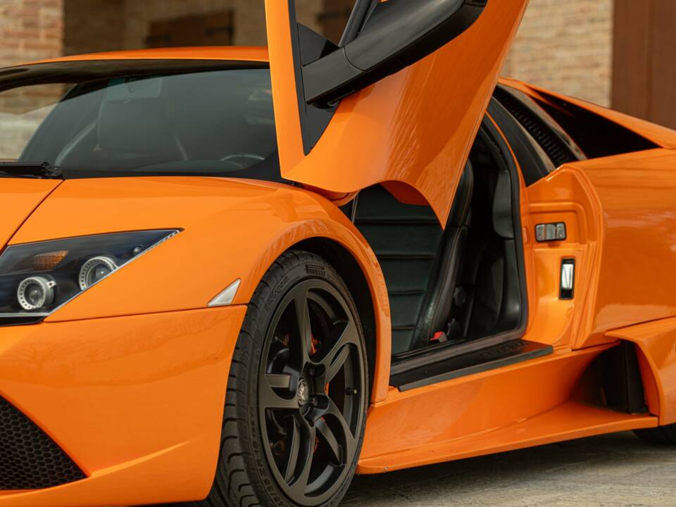 Image 32/50 of Lamborghini Murciélago (2003)