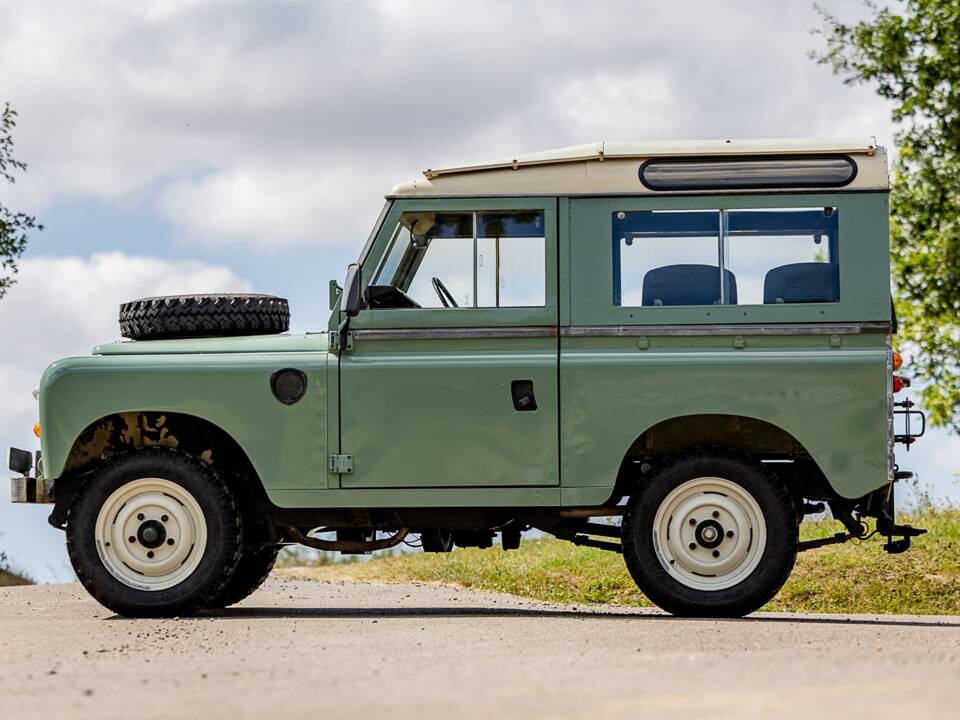 Image 2/50 of Land Rover 88 (1978)