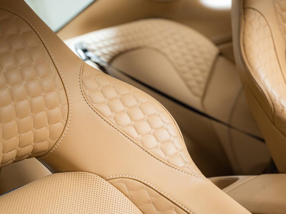 Image 21/32 of Aston Martin Vanquish (2013)