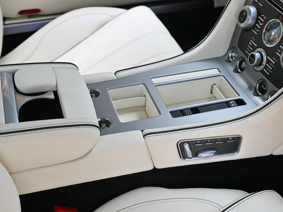 Bild 37/49 von Aston Martin DB 9 (2013)