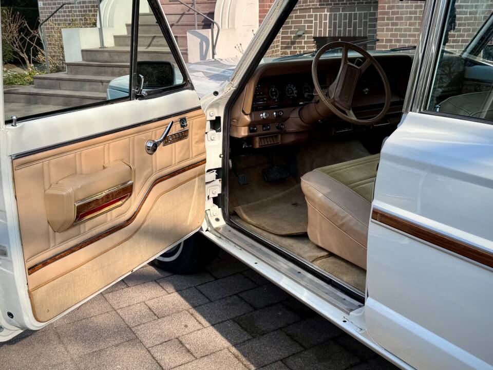 Image 15/50 of Jeep Wagoneer Brougham (1982)