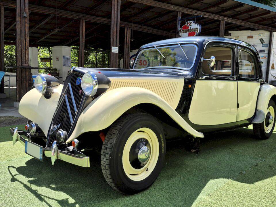 Imagen 1/65 de Citroën Traction Avant 11 BL (1955)