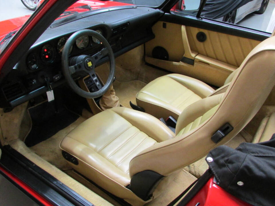 Bild 9/22 von Porsche 911 Carrera 3.2 (1986)