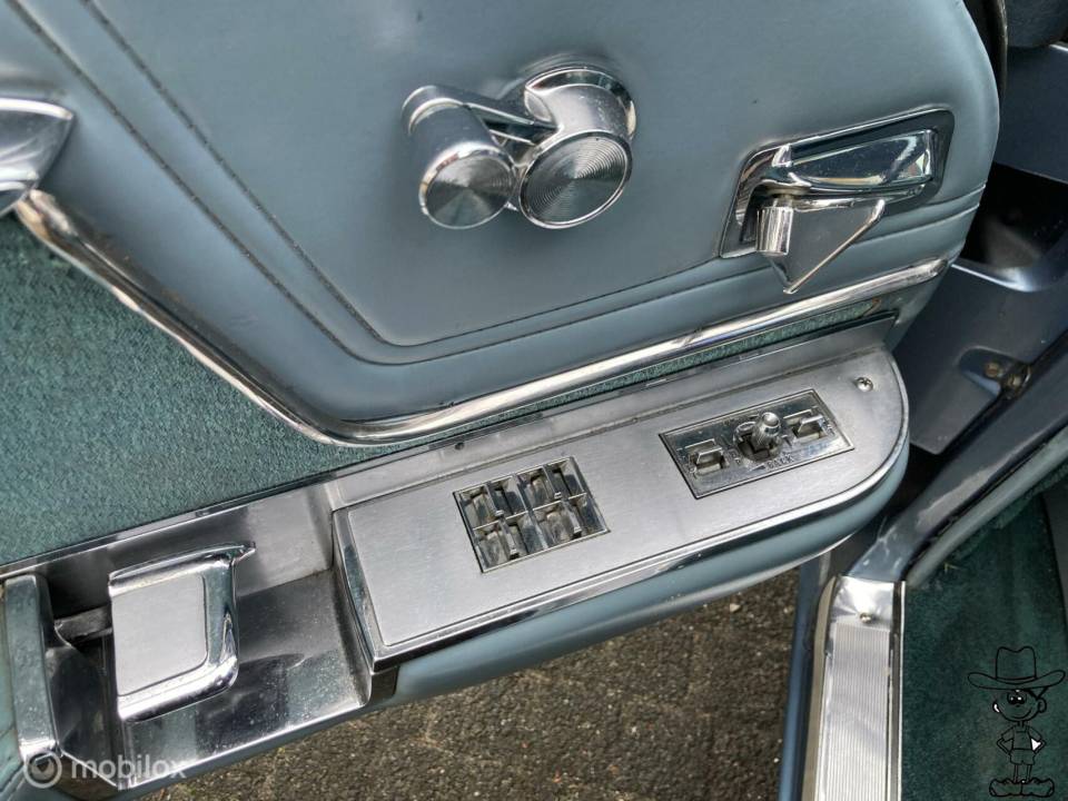 Image 20/29 of Cadillac Coupe DeVille (1962)