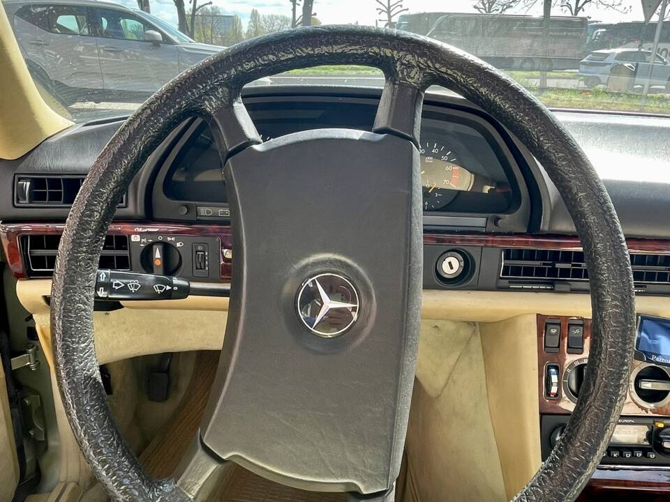 Bild 41/65 von Mercedes-Benz 380 SEC (1983)