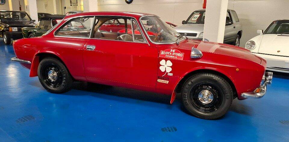 Bild 2/37 von Alfa Romeo Giulia GT 1300 Junior (1974)