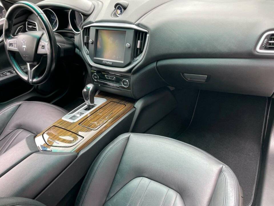 Image 10/18 of Maserati Ghibli (2014)