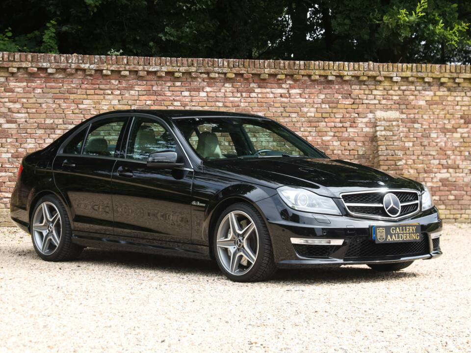 Image 27/50 of Mercedes-Benz C 63 AMG (2012)