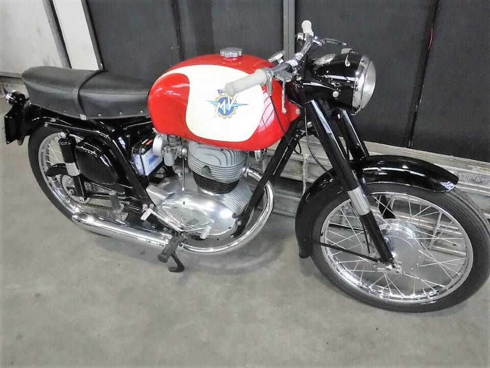 Imagen 5/22 de MV Agusta DUMMY (1960)