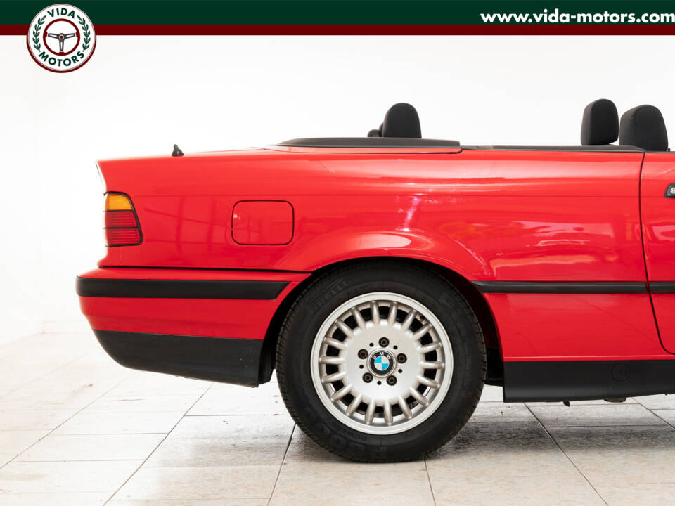 Immagine 3/20 di BMW 318i (1994)