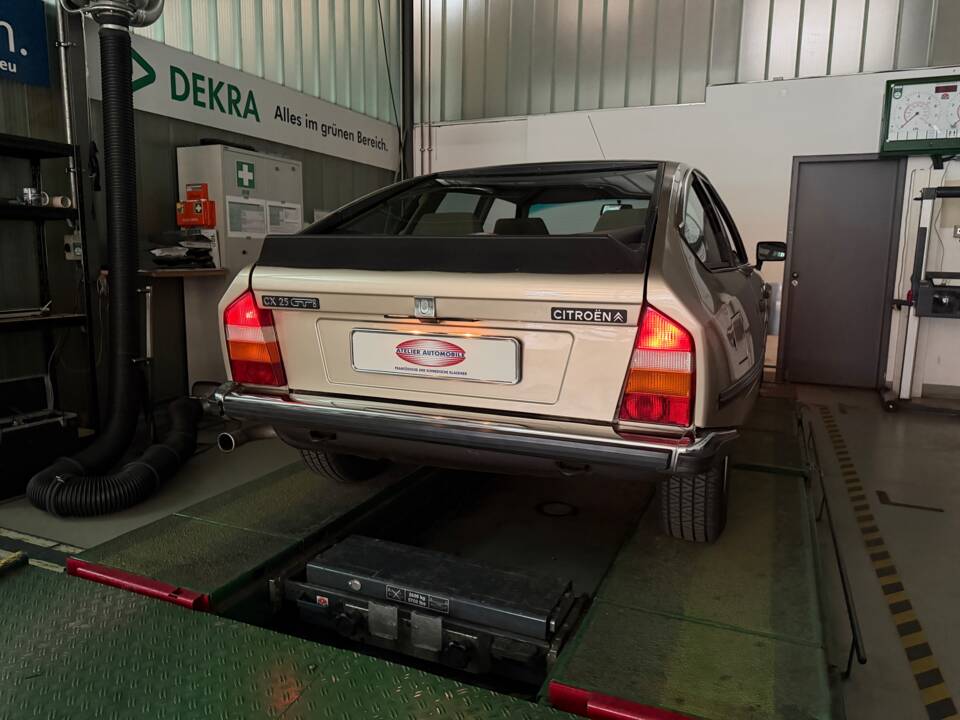 Image 43/43 de Citroën CX 25 GTi (1984)
