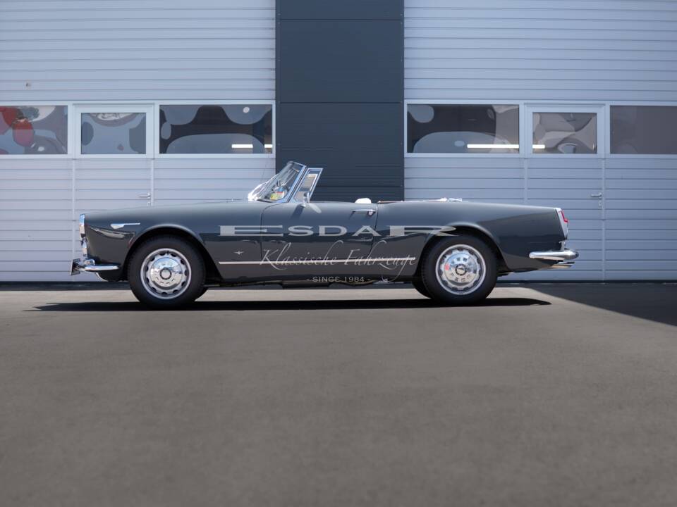 Image 5/31 of Alfa Romeo 2600 Spider (1963)