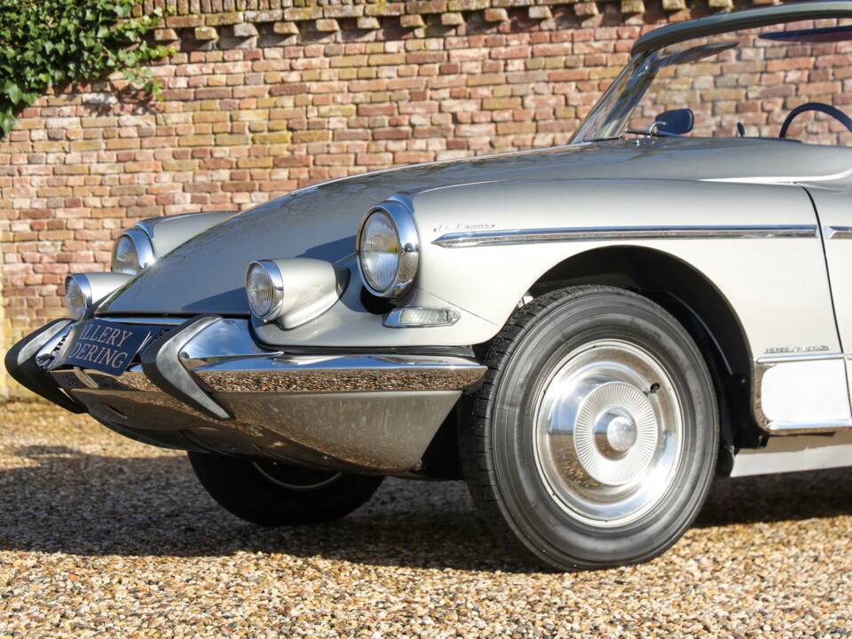 Image 39/50 of Citroën DS 21 Chapron (1963)