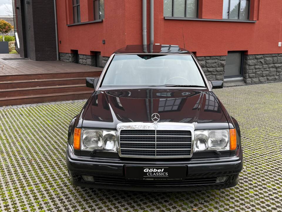 Bild 2/27 von Mercedes-Benz 500 E (1992)
