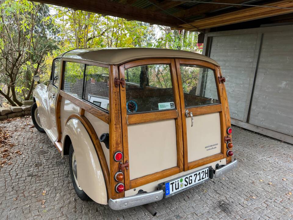 Image 2/18 of Morris Minor 1000 Traveller (1971)
