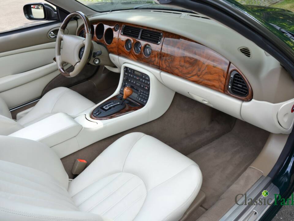 Imagen 33/50 de Jaguar XK8 4.0 (1998)