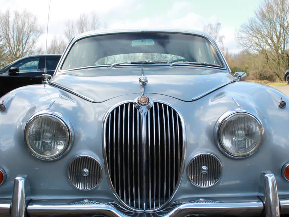 Bild 2/42 von Jaguar 240 (1968)