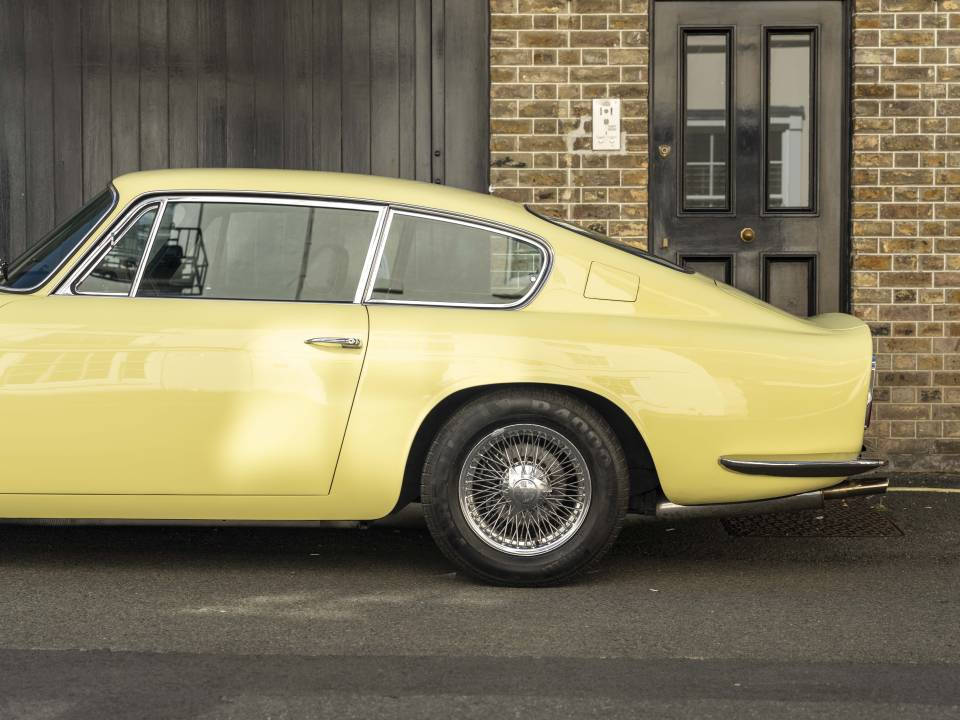 Afbeelding 12/27 van Aston Martin DB 6 Mk II (1971)