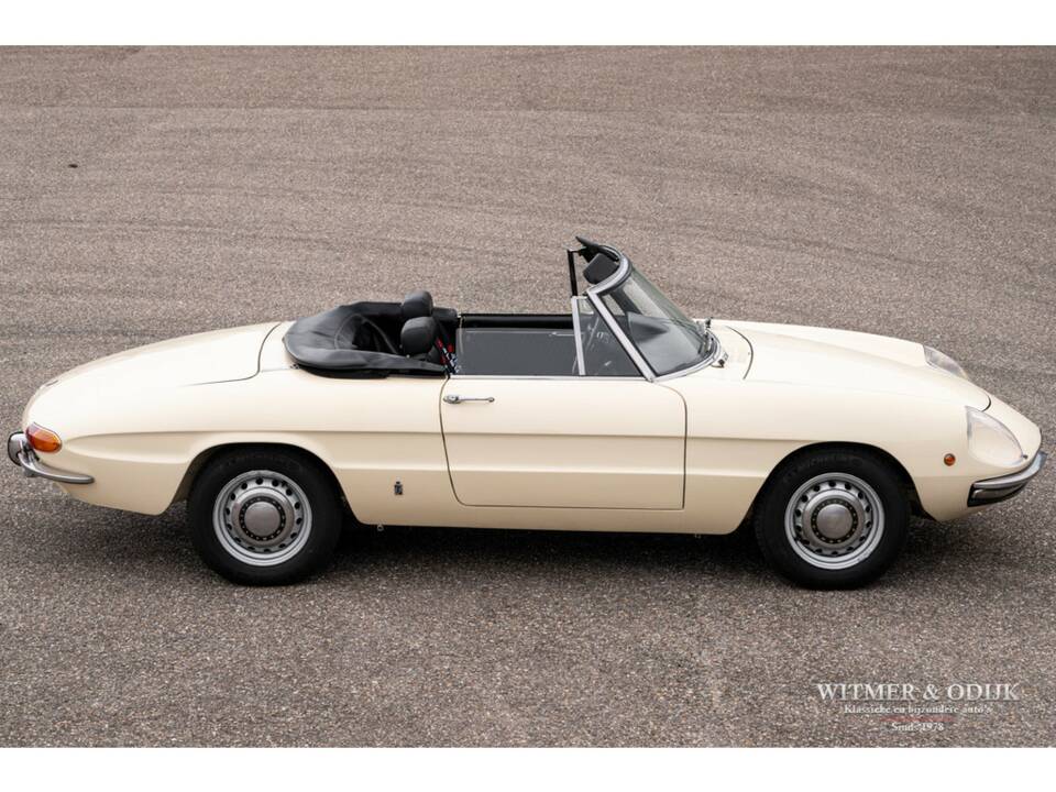 Image 6/24 de Alfa Romeo 1300 Spider Junior (1969)
