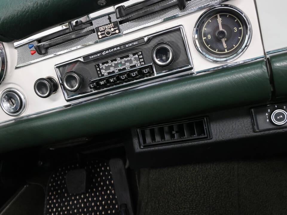 Image 27/31 of Mercedes-Benz 280 SL (1968)