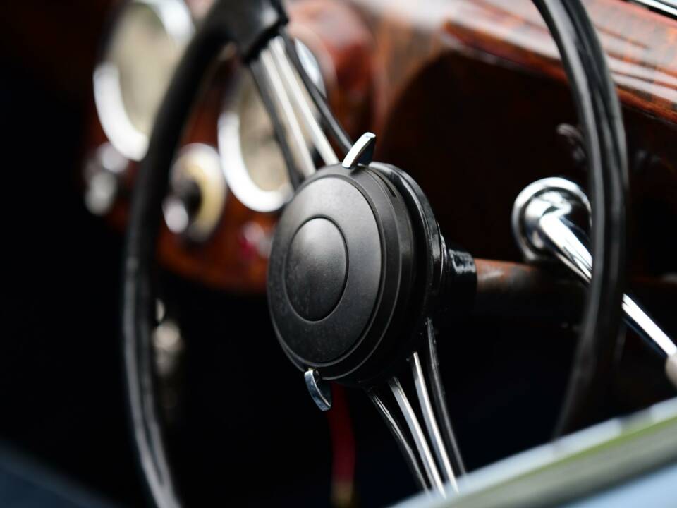 Image 41/50 of Triumph 2000 Roadster (1949)