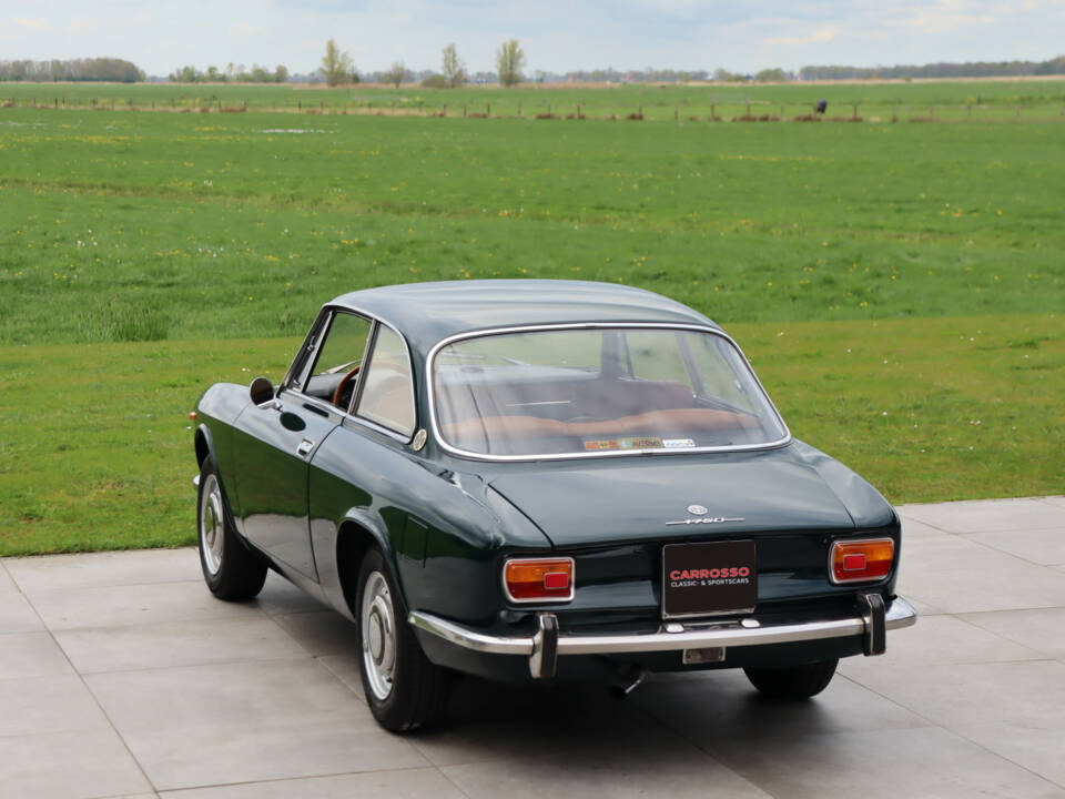 Image 2/50 of Alfa Romeo 1750 GT Veloce (1971)