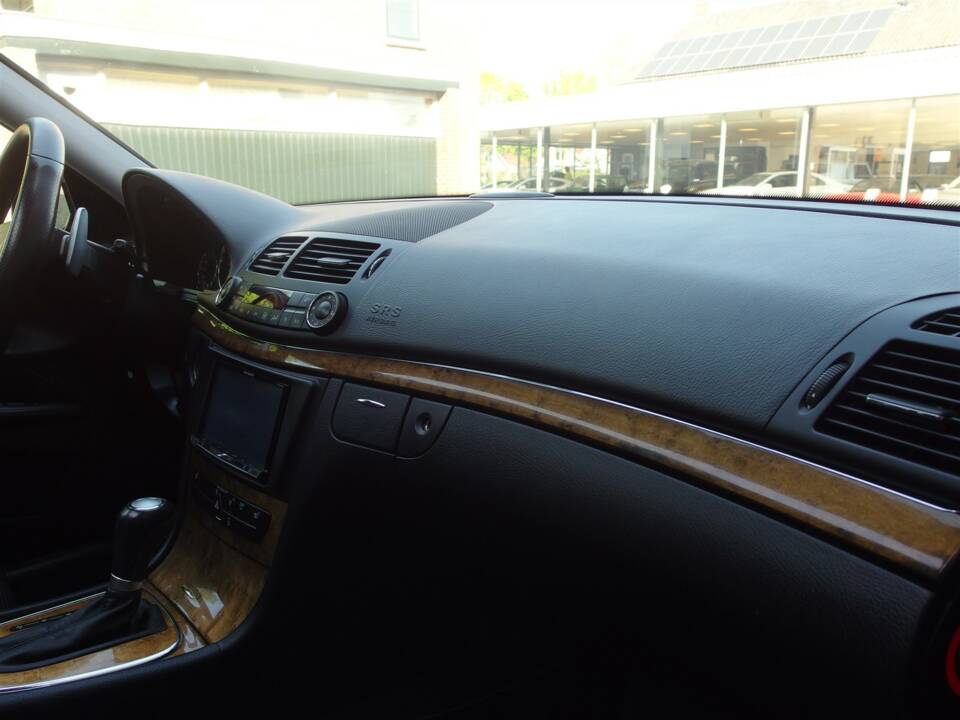 Image 41/98 of Mercedes-Benz E 63 AMG T (2008)
