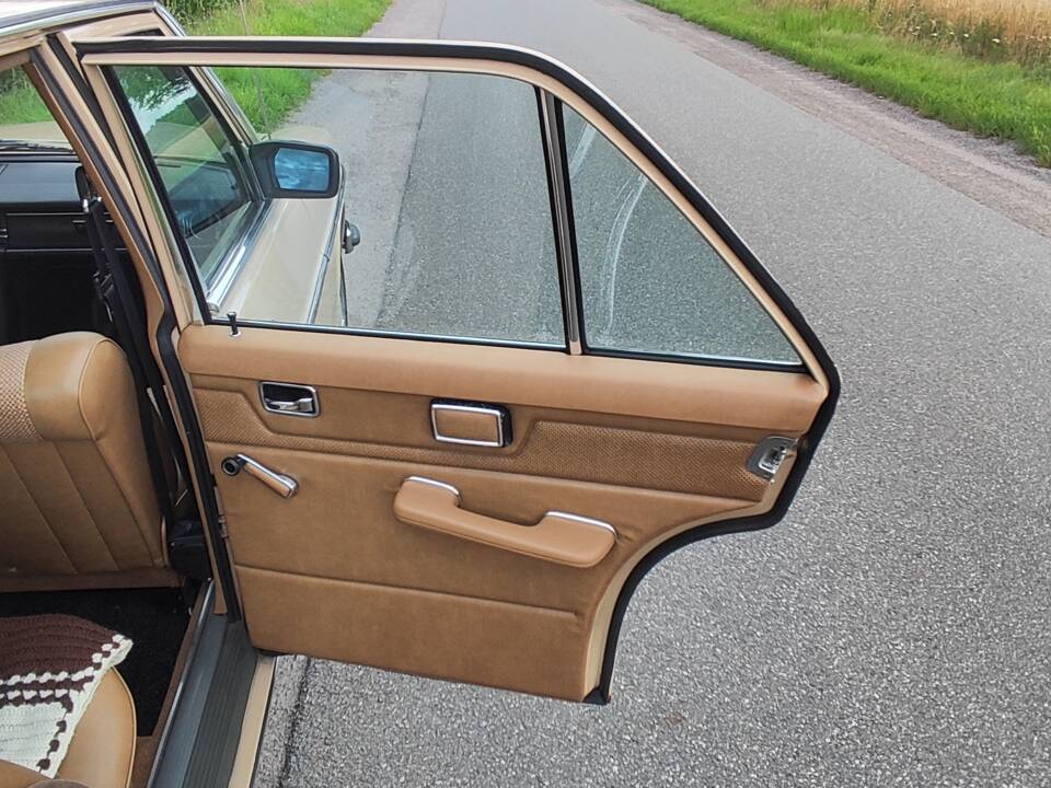 Bild 33/59 von Mercedes-Benz 230&#x2F;4 (1974)