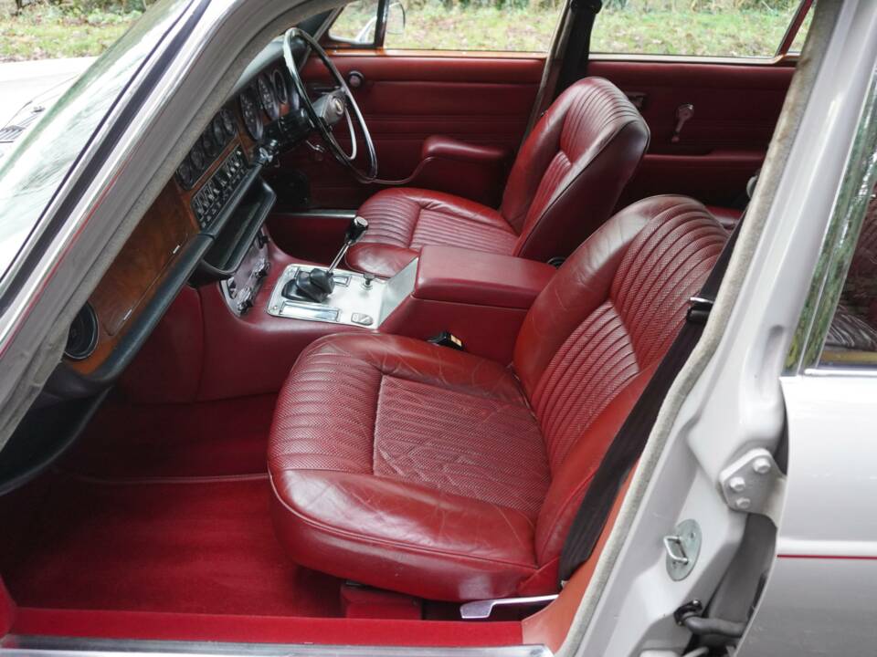 Imagen 12/20 de Jaguar XJ 6 4.2 (1972)