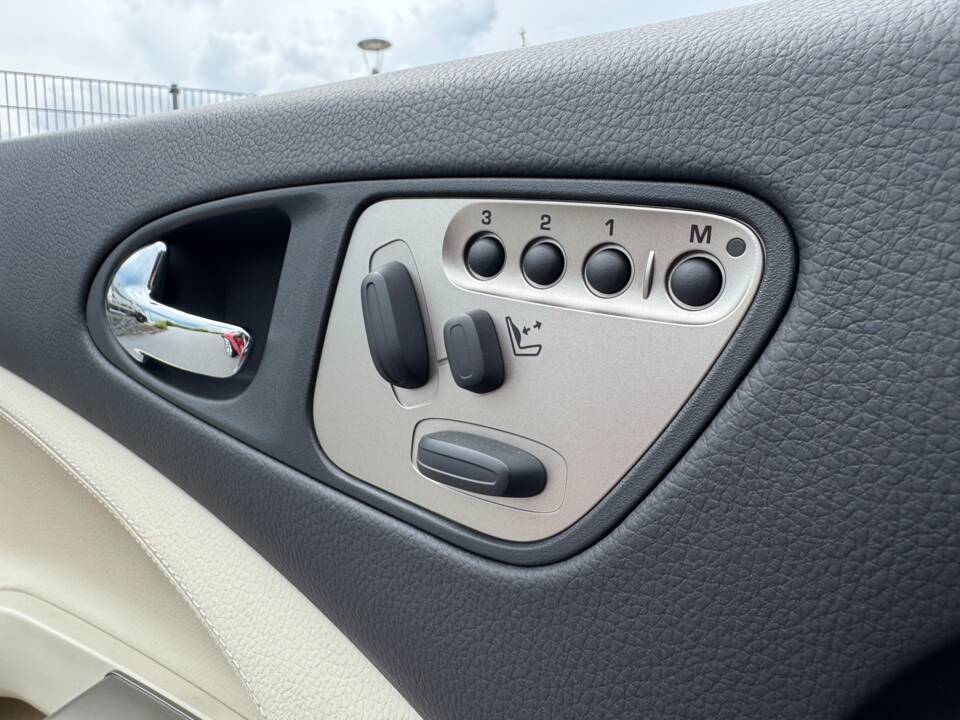 Image 36/49 of Jaguar XKR (2007)
