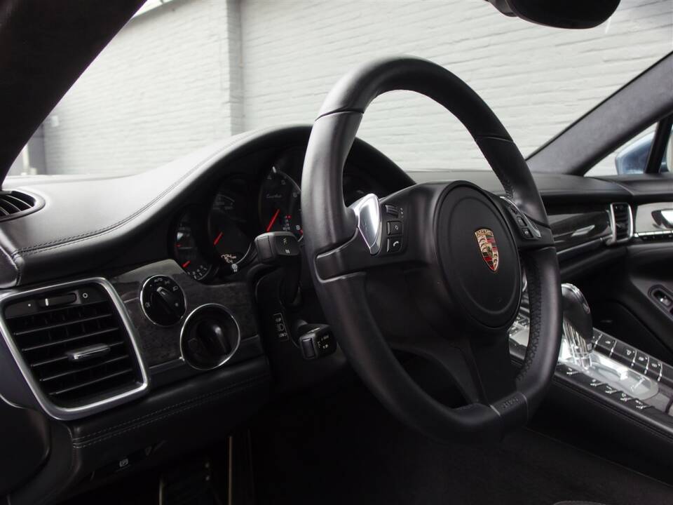 Immagine 54/99 di Porsche Panamera Turbo (2009)