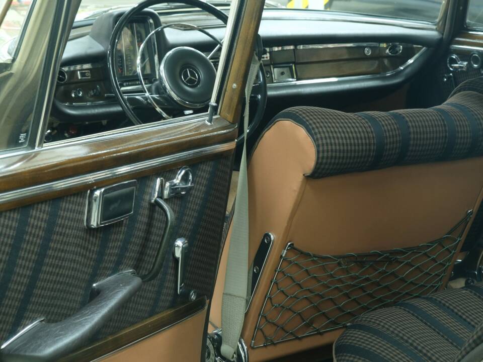 Image 22/50 of Mercedes-Benz 300 SE (1964)