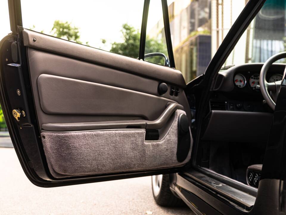 Bild 17/22 von Porsche 911 Carrera 4S (1996)