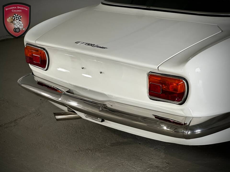 Immagine 25/53 di Alfa Romeo Giulia GT 1300 Junior (1970)