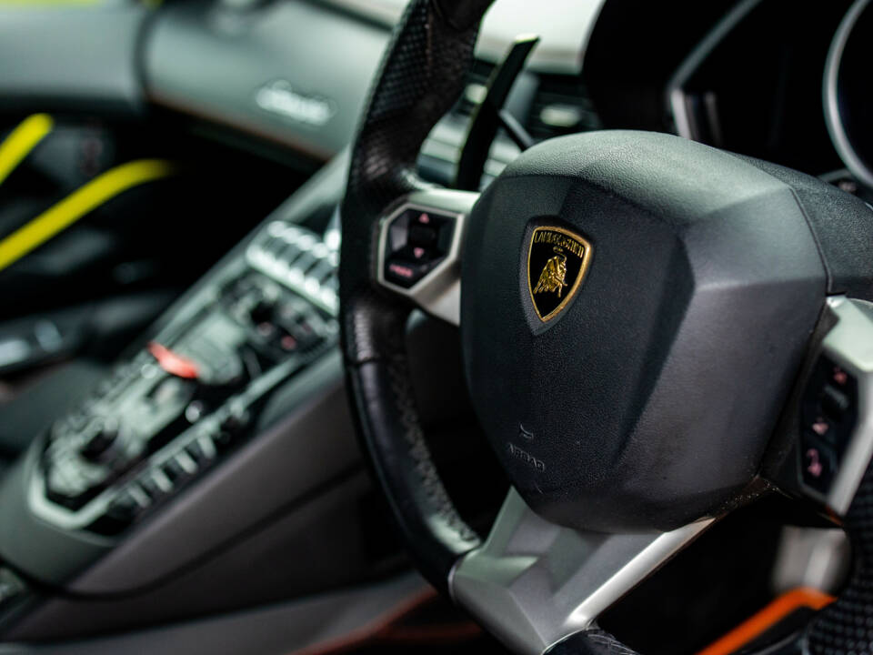 Image 30/47 of Lamborghini Aventador LP 700-4 (2013)