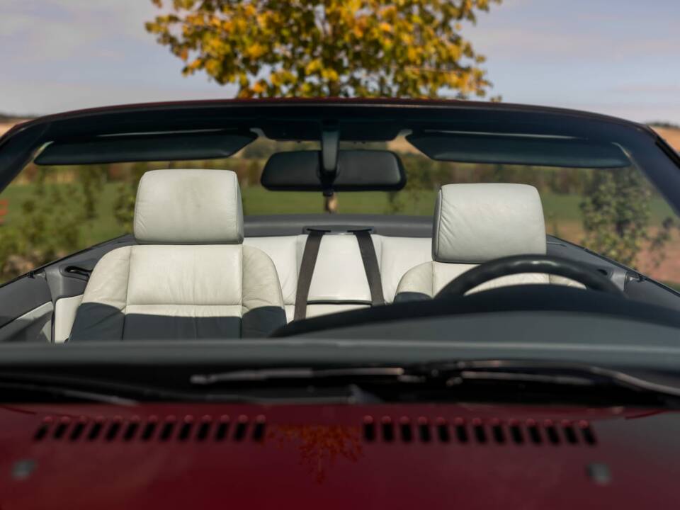 Immagine 14/23 di BMW 318i (1995)