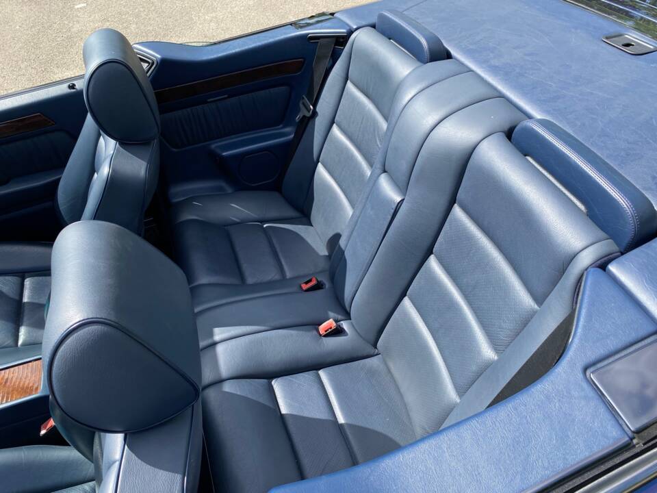 Image 20/31 of Mercedes-Benz E 220 (1994)